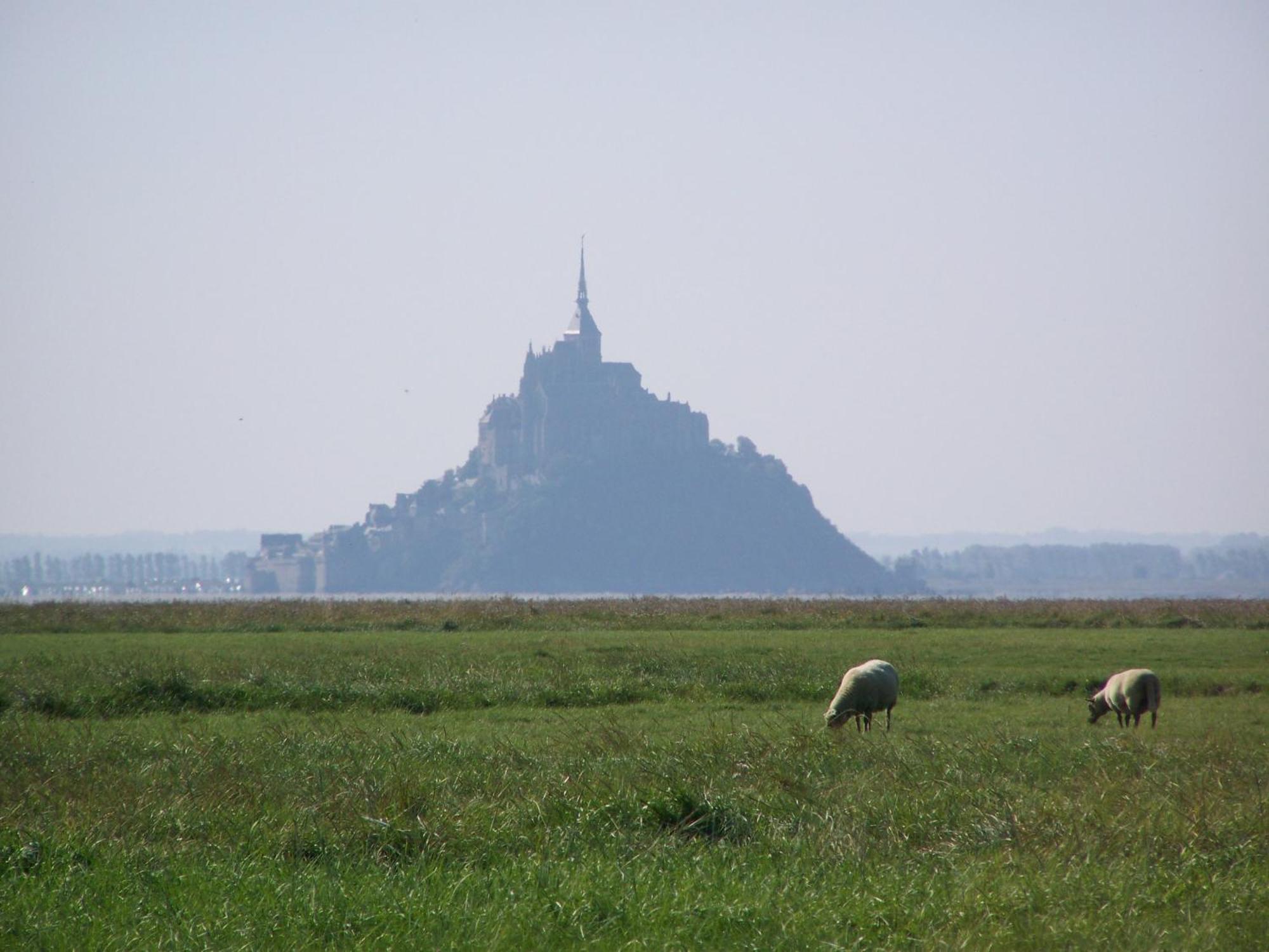 Charmante Maison De Pecheur En Baie Du Mont Saint Michel Genêts Exteriör bild